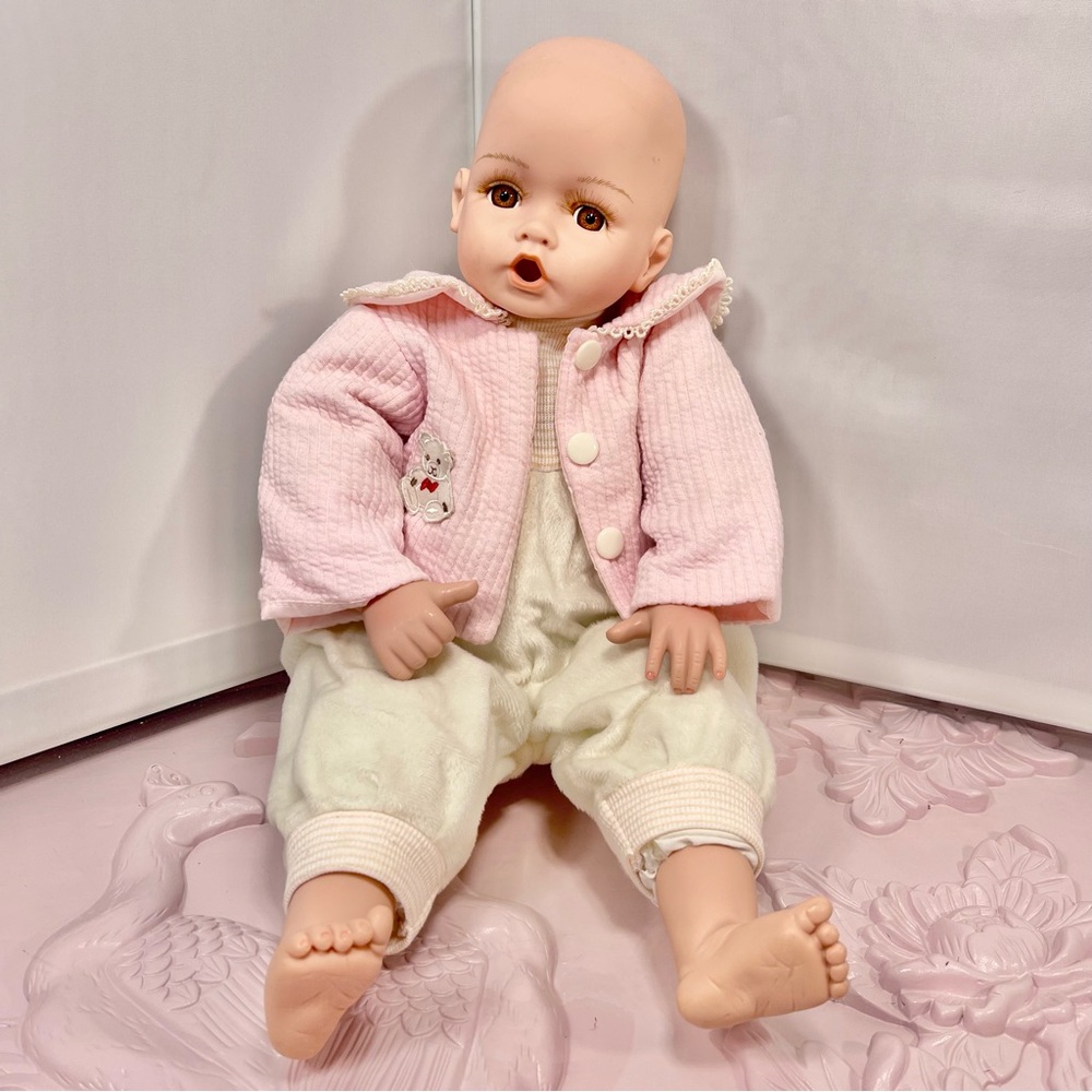Cathay Collection Porcelain KF-002, Limited Edition 1-5000 Brown Eyes 20”